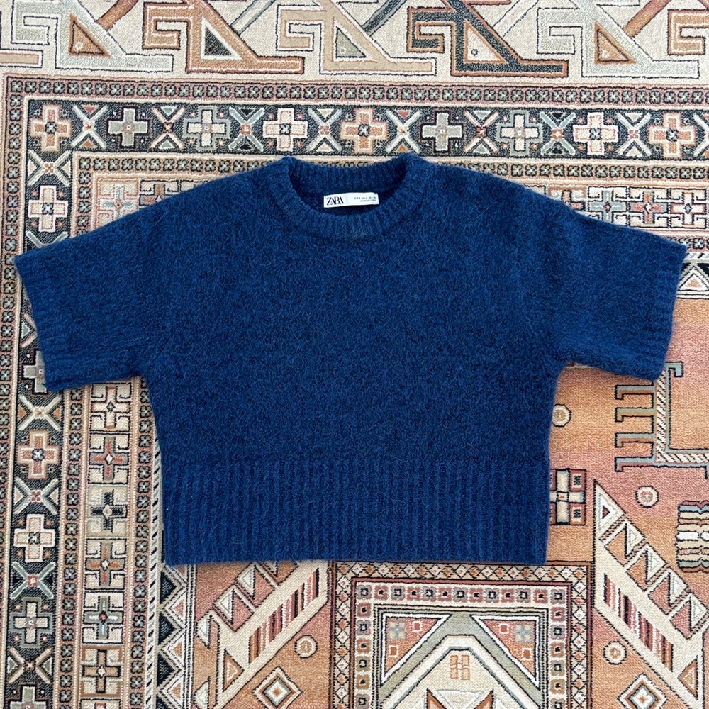 Zara Boxy Cropped Crew Neck Sweater Tee